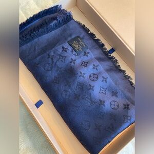 Louis Vuitton Monogram Shawl with Box